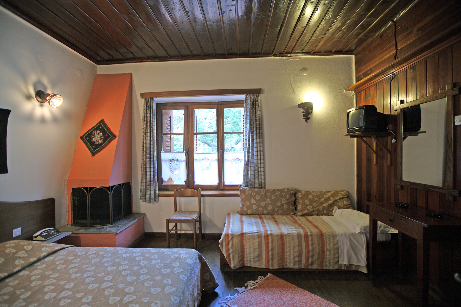 Hotel Galaxias Metsovo Buitenkant foto